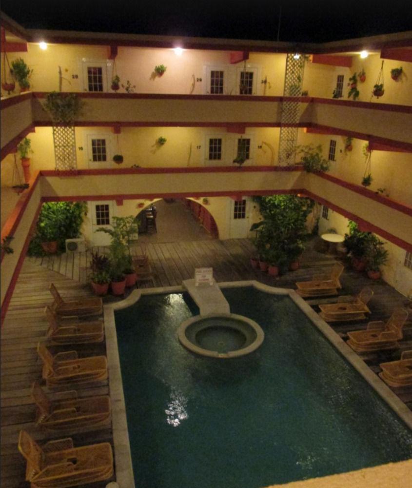 Banana Beach Resort San Pedro  Extérieur photo