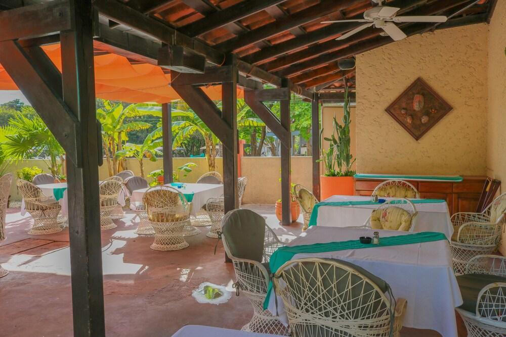 Banana Beach Resort San Pedro  Extérieur photo