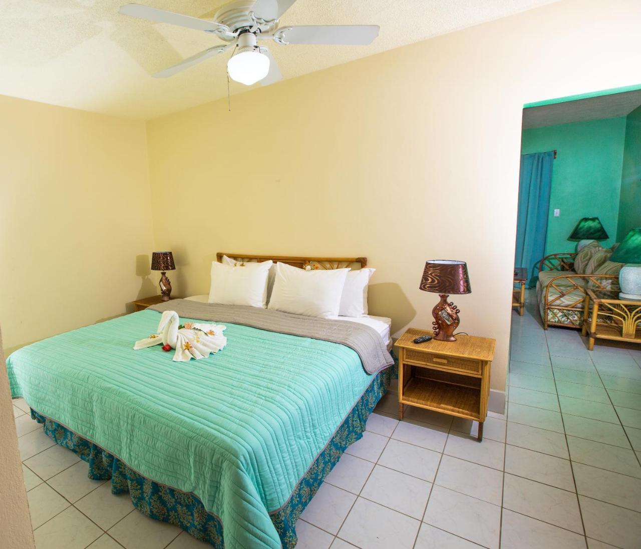 Banana Beach Resort San Pedro  Extérieur photo